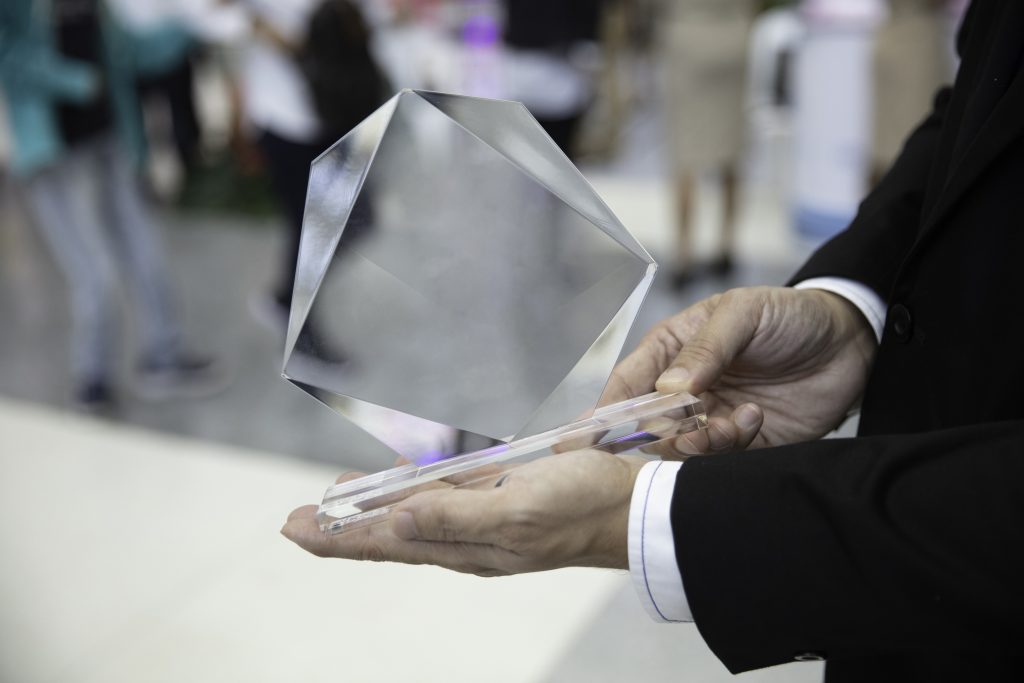 OVE #InnovationAward 2023

Jetzt einreichen und der Öffentlichkeit zeigen, wie innovative Technologien aus der #Elektrotechnik und #Informationstechnik den Systemwandel zu einer nachhaltigen Gesellschaft unterstützen können. 

Gleich einreichen: bit.ly/3Xu6b1R