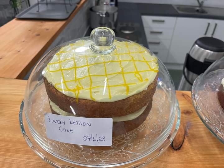Did you say cake? 🤣
ARC is open today 10-4. Come for  coffee, cake, lunch and stay to chat in our beautiful space.
This afternoon we have @louisestewart80 from the National Collaborative doing a focus group on human rights for people affected by substance use. #KnowYourRights