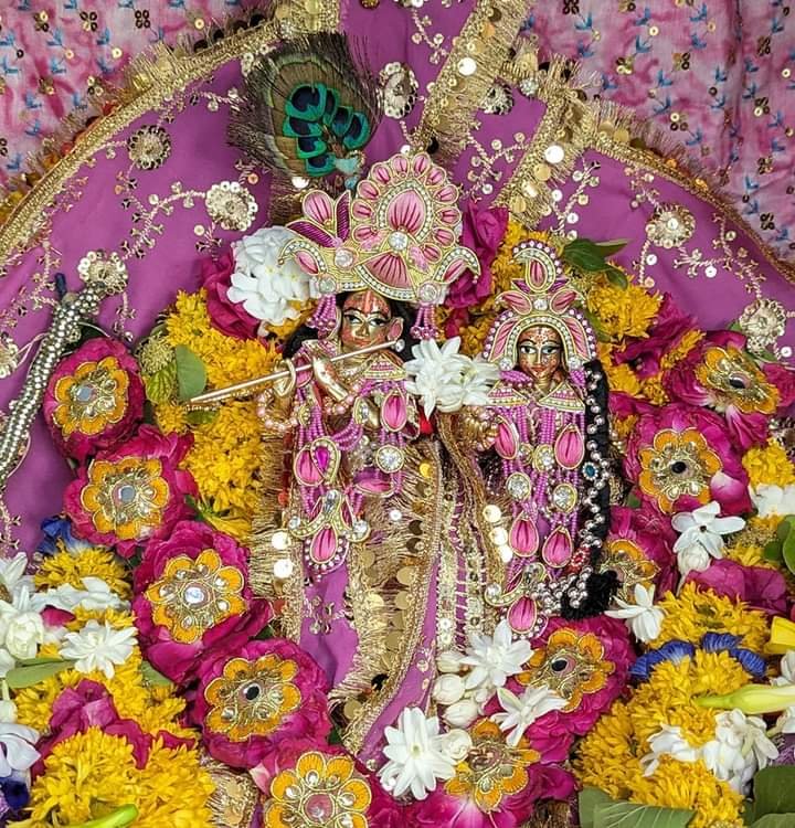 banke_shri's tweet photo. श्री राधा मान बिहारी लाल जी 🙏 https://t.co/QYOq0Yr0lw