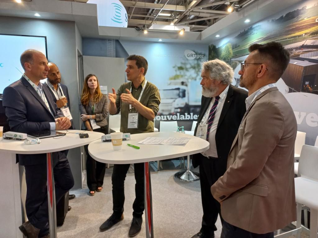 Notre président a poursuivi la journée au salon de l'<a href="/AMIF_asso/">AMIF</a> sur le stand de <a href="/GRDF/">GRDF</a> , pour discuter transition écologique et solutions bas carbone.
Le syndicat <a href="/tri_action/">Syndicat Tri-Action</a>  continue de s'engager durablement dans la décarbonation de ses activités!🌍