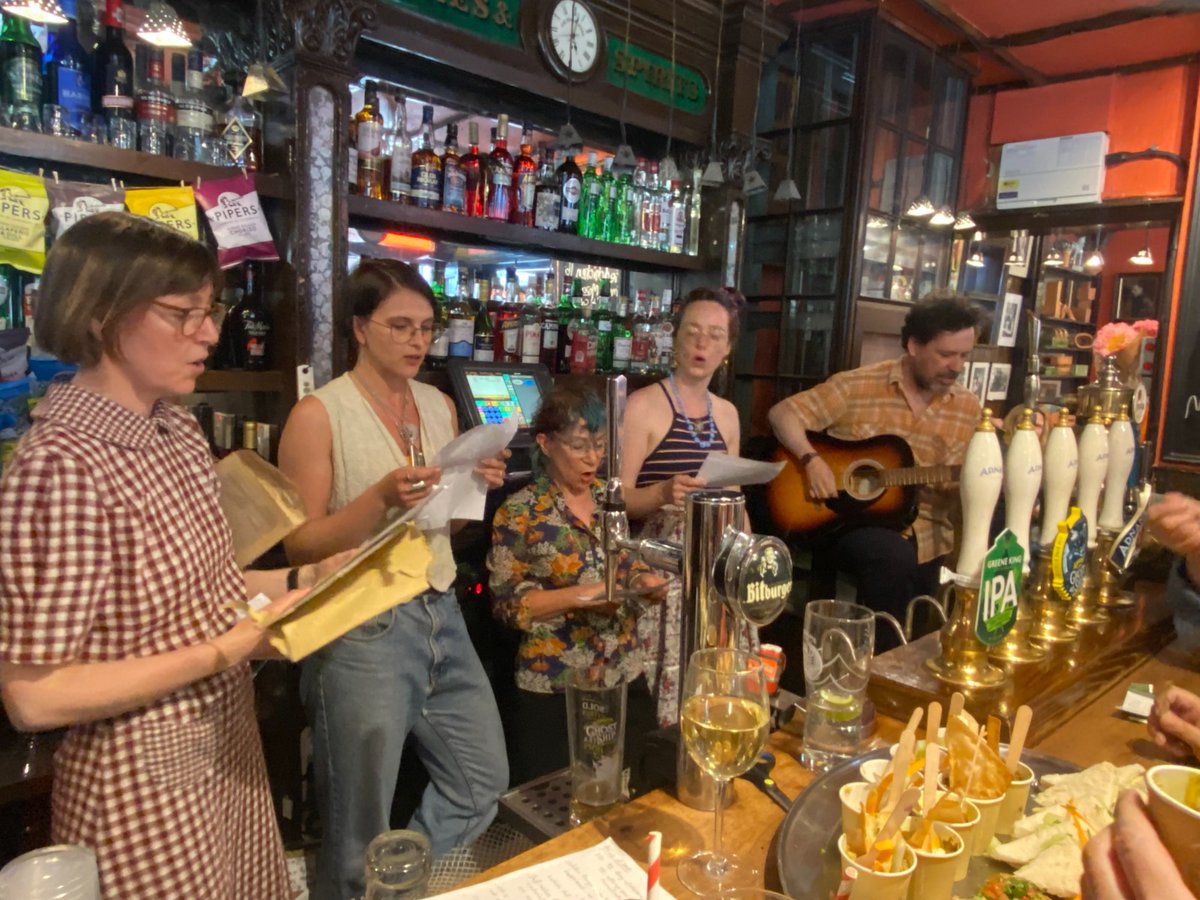 I hear that Sally O'Reilly's (@manfredopenarms ) launch for HELP IN CUCUMBERS 🛟🥒🛟🥒 matched the book in sass and souse. Double-gauge gingham no less 🪡✨