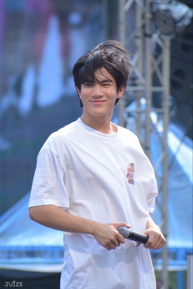 donsteacup's tweet photo. 𝙠𝙖𝙗𝙚𝙢 𝙜𝙖𝙣𝙩𝙚𝙣𝙜
; geminifourth long au!

tentang galvin, si ketua bem, pujaan seluruh penghuni fakultas tiba-tiba harus dihadapkan dengan sesosok maba bawel, nan menggemaskan yang hobi bikin onar.

sayangnya bukan ospek saja yang berantakan, hati galvin juga. https://t.co/HxAmcw9kj0