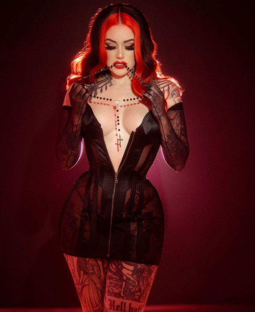 TheFerrymxn's tweet photo. #WCW

“The moons awake now,
With eyes wide open,
My body’s craving,

𝙄'𝙡𝙡 𝙛𝙚𝙚𝙙 𝙝𝙚𝙧 𝙝𝙪𝙣𝙜𝙚𝙧."

@WulfMasquerade https://t.co/rfpypoaCir