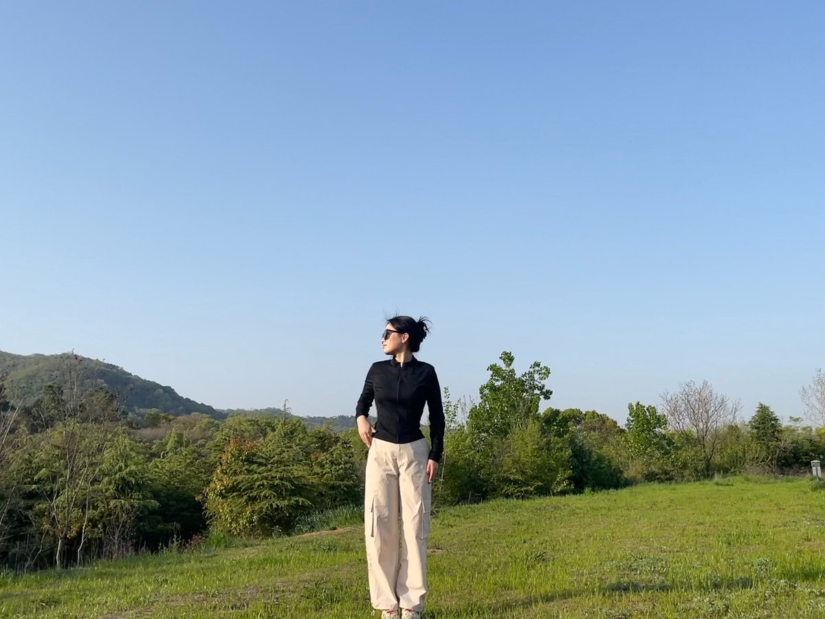 surenpark's tweet photo. MeiYa的工作是一名顾问专员，负责接待客户，熟悉与客户交际的她，有着不可触碰的距离感。在职场女强人的范畴里，她虽说没有成为多大的标杆，但气质上总能胜人一筹，站在MeiYa的面前会感到源于本能臣服的压迫感。偶尔会去健身，也会被客户邀请前去高尔夫....更多内容查看网站 https://t.co/jNEw3paRcA