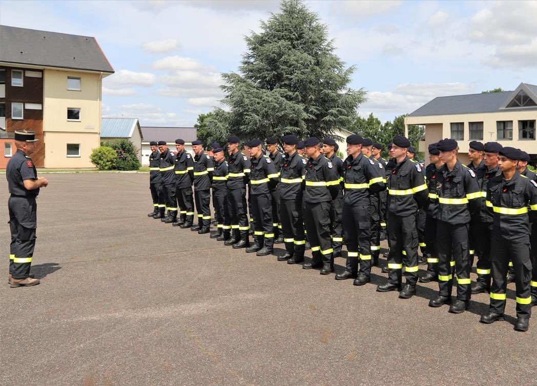 riisc_1's tweet image. 🇫🇷🤝🇨🇦Le colonel ROUQUAYROL a également échangé avec le détachement de l’#UIISC1 qui part dès cette semaine au #Canada prendre la relève de nos camarades déployés dans la lutte contre les feux de forêt.🔥🌲
