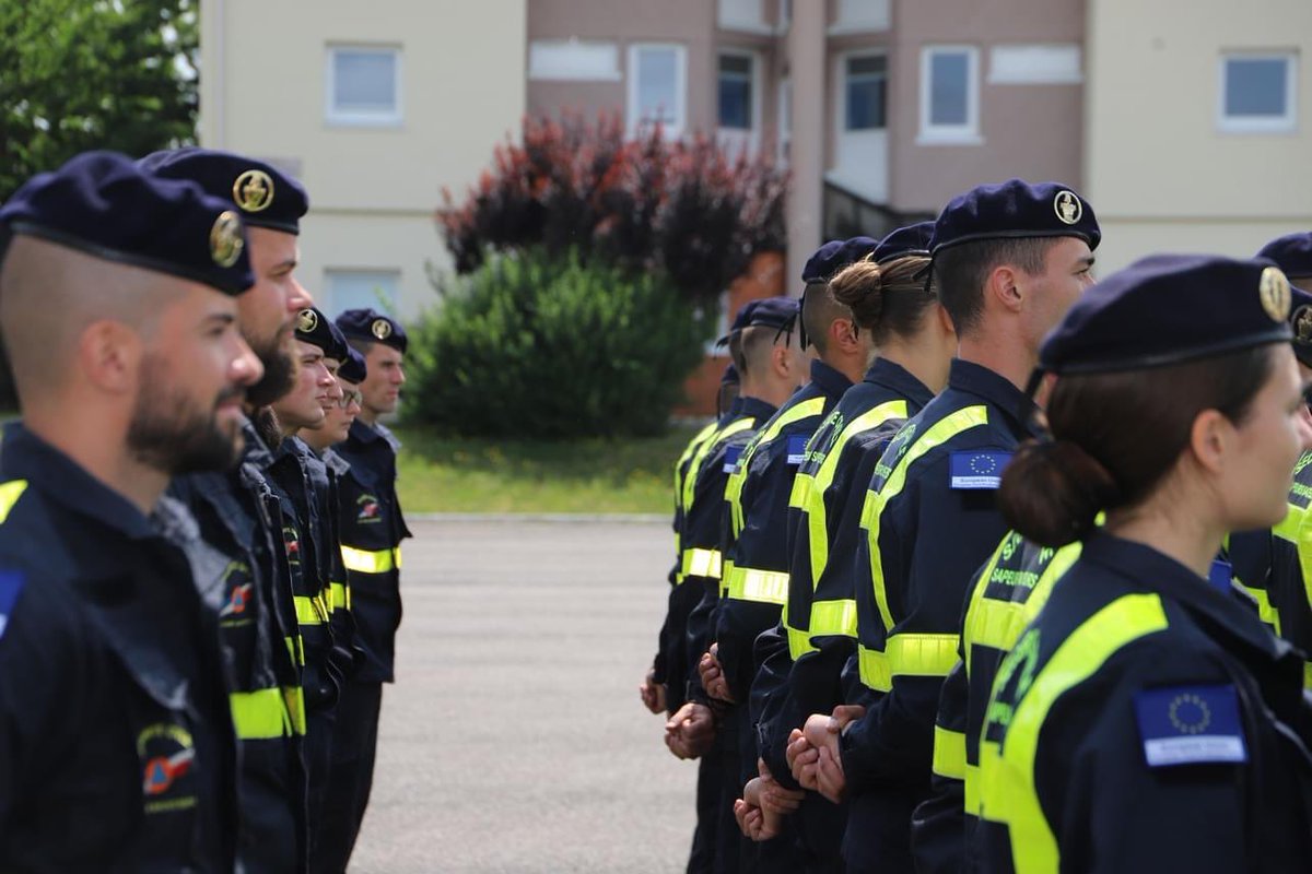 riisc_1's tweet image. 🇫🇷🤝🇨🇦Le colonel ROUQUAYROL a également échangé avec le détachement de l’#UIISC1 qui part dès cette semaine au #Canada prendre la relève de nos camarades déployés dans la lutte contre les feux de forêt.🔥🌲