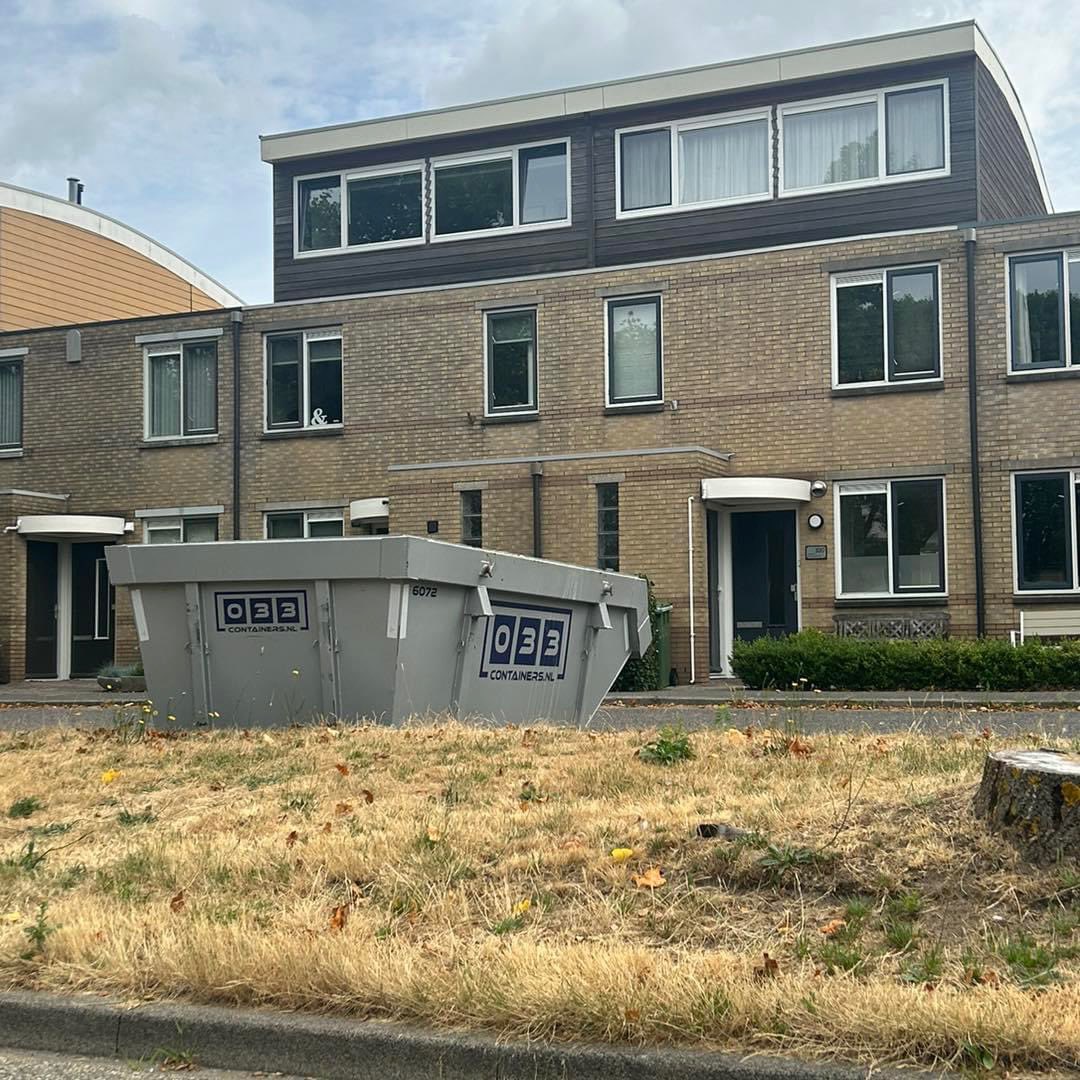 zae1960's tweet photo. Deze week hebben we weer een hoop tevreden klanten voorzien van onze #033containers πͺπ» en heeft u geen zin in die lange wachtrijen bij uw gemeente stort π€·πΌββοΈπ₯± bestel dan met gemak bij ons een #033bak https://t.co/xby4Vb6Byk simpel en snel in 3 stappen bij u voor de deur geleverd https://t.co/hY7KlBiNEh