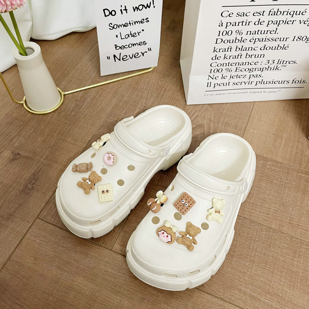 shoecharminfo's tweet image. Curious about removing shoe charms? It&apos;s easy! Simply unclip them and swap them out for different charms to match your mood or outfit. #ShoeCharms #EasySwap