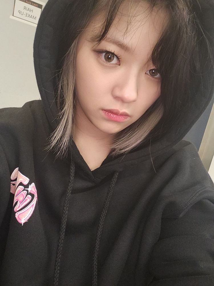 daily jeongyeon selca (@dailyjyselca) on Twitter photo 