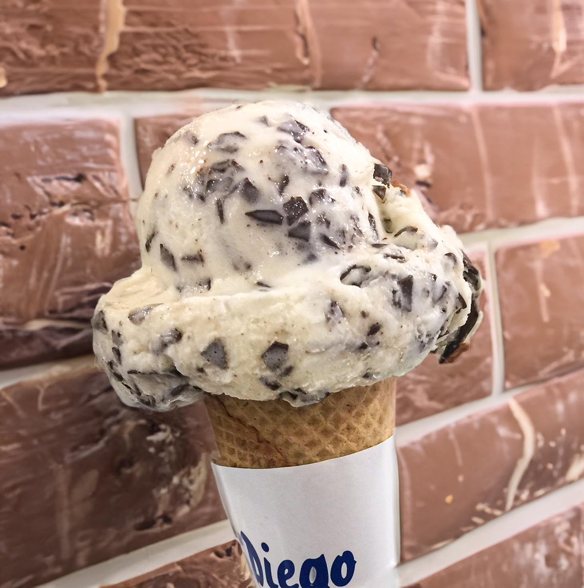 DiegoVerdu1878's tweet image. Helado de #STRACCIATELLA!! 
Helado cremoso de nata con virutas de chocolate que no deja indiferente a nadie, preferido por los peques y los no tan peques... Se sale!! 

#DiegoVerdú #oviedo #elVerdúOriginal 
#heladosdiegoverdu #helados #TurrondeJijona #heladodeturrón