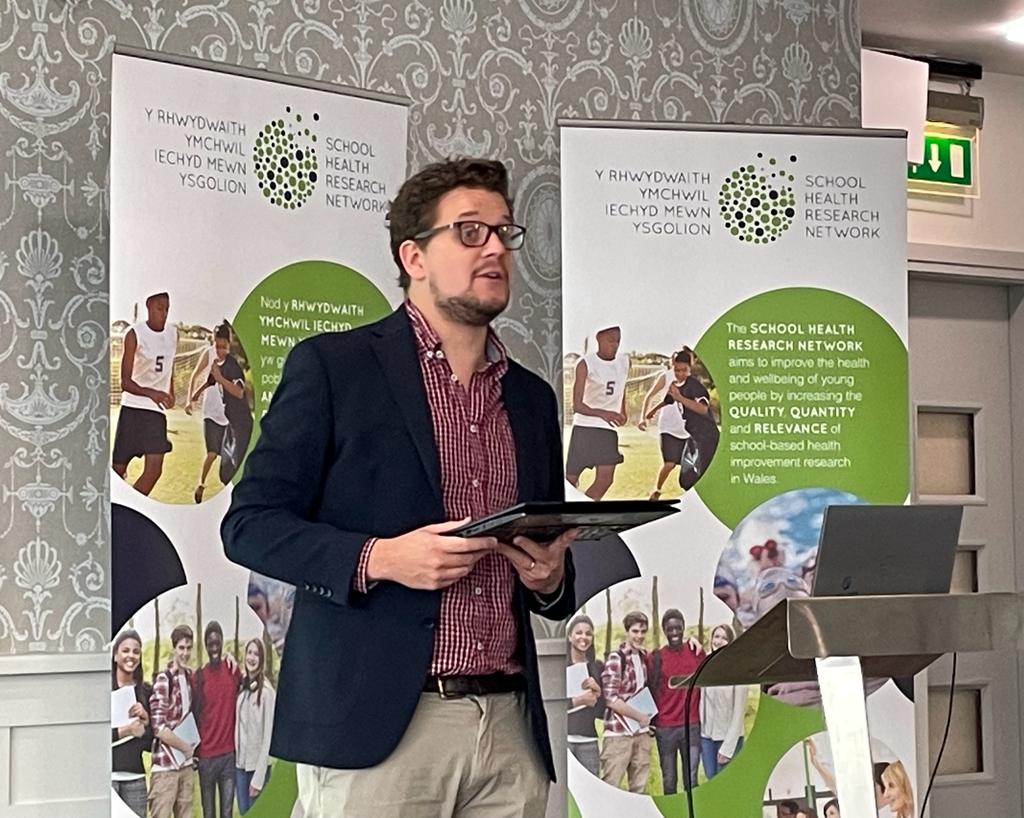 Lloyd Hopkin, Welsh Government, talking about how SHRN can be used to support the new curriculum

Lloyd Hopkin, Llywodraeth Cymru, yn siarad am sut y gellir defnyddio SHRN i gefnogi'r cwricwlwm newydd
