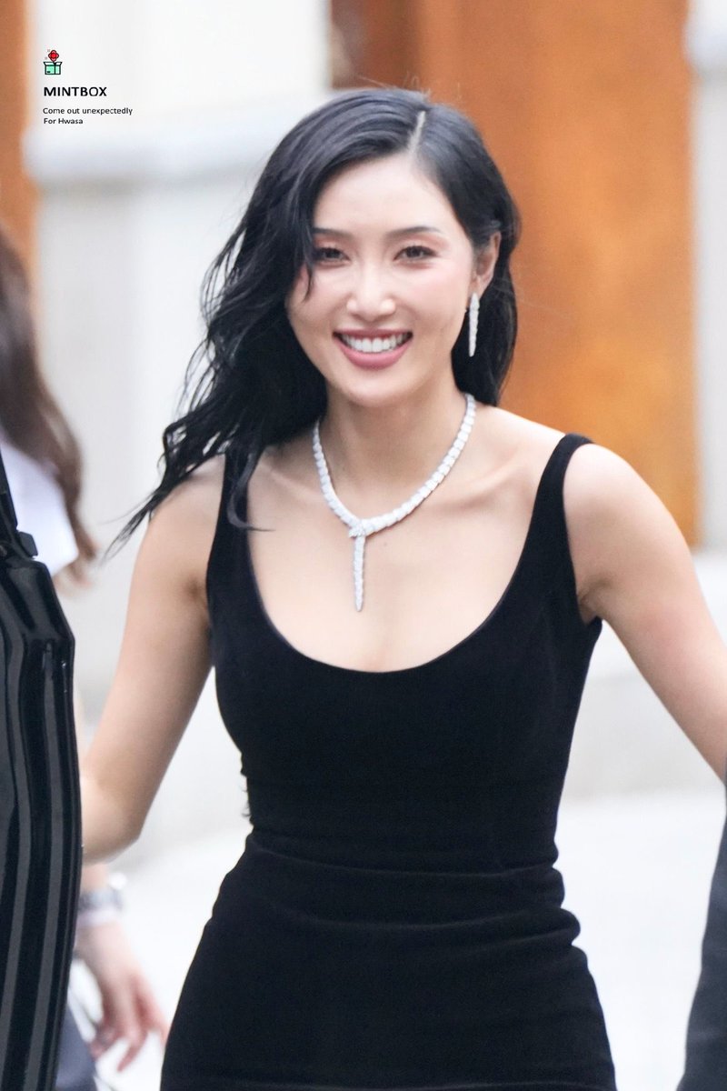 230628 불가리 행사 퇴근

#마마무 #화사 #Hwasa 

공쥬님 다정함에 정신 나가리