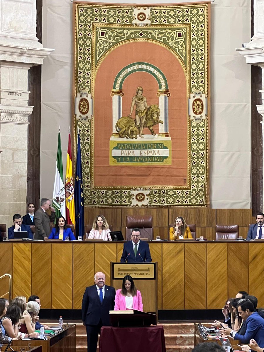 Nuestra compañera, María Díaz Cañete , acaba de tomar posesión como diputada autonómica en el Parlamento de Andalucía . 

Desde el PP de Lora del Río le damos la enhorabuena y mostramos nuestra alegría.