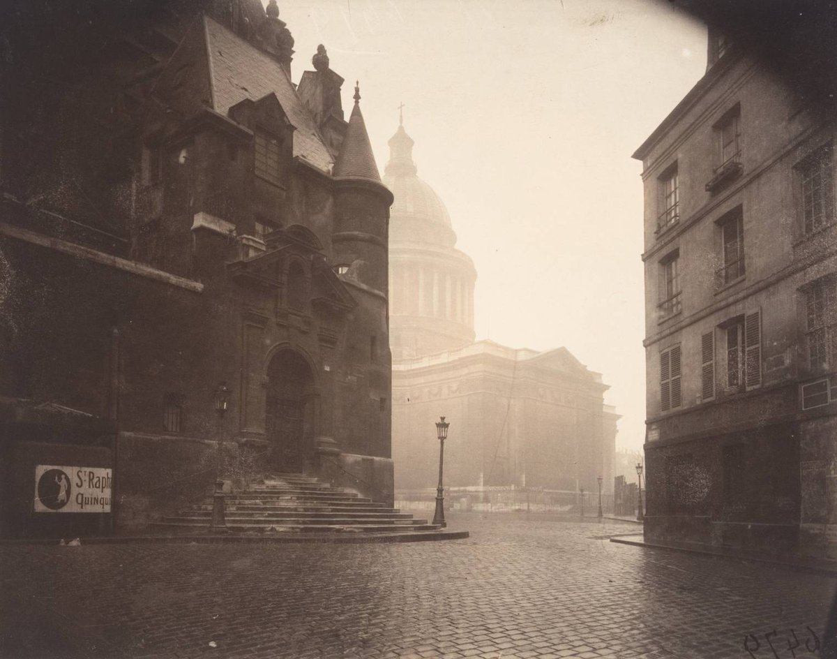 Eugène Atget. 
Rue de la Montagne-Sainte-Geneviève et le Panthéon, Quartier Latin 
1924. Paris