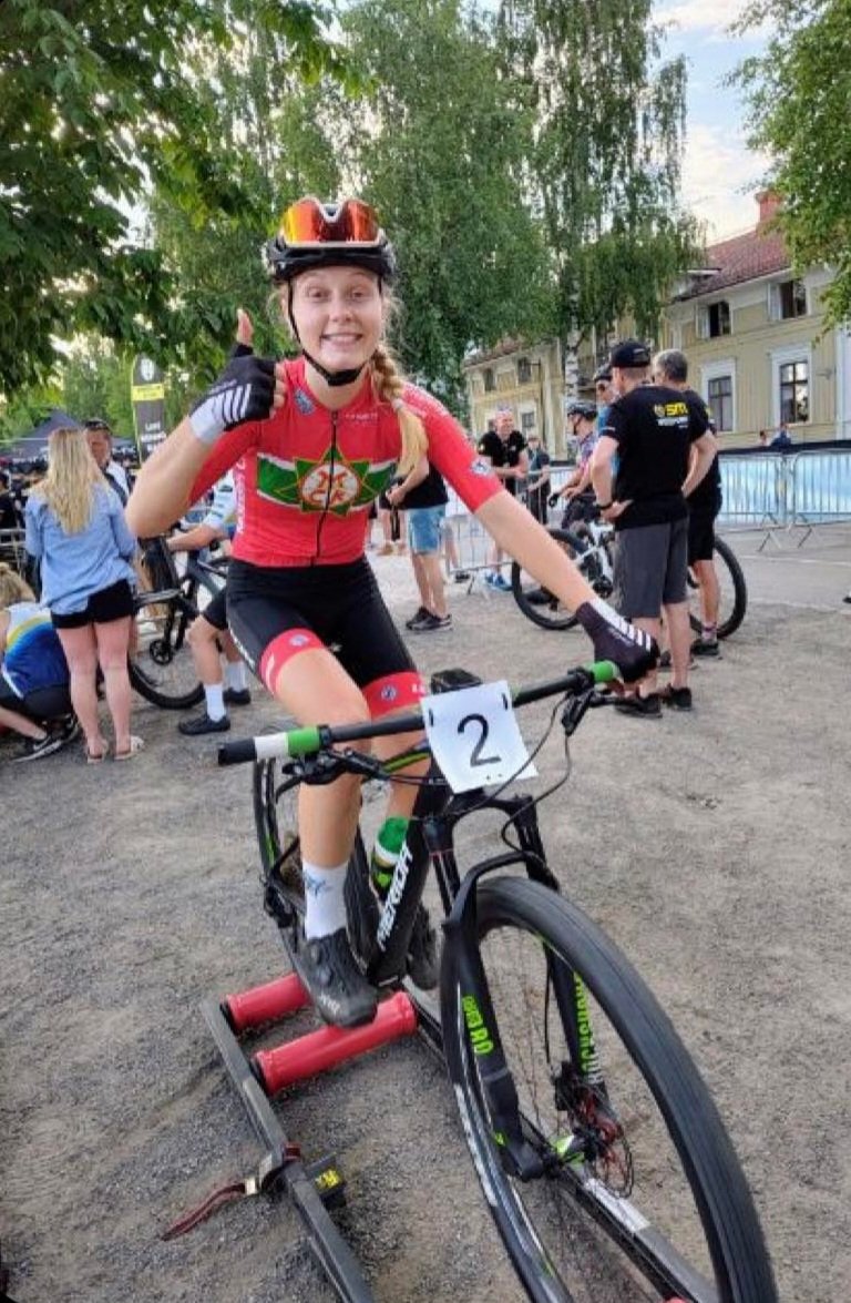 <a href="/AlmaJohansson17/">Alma Johansson</a> was back racing in the Swedish Championships and was awarded a 🥈 in Umeå 🇸🇪 
A close battle where Alma qualified as 2nd - in the A-final she was close all race but was forced to settle for P2
This time on fat tires - MTB racing in the XCE discipline
🇸🇪🥈🍾👊💪