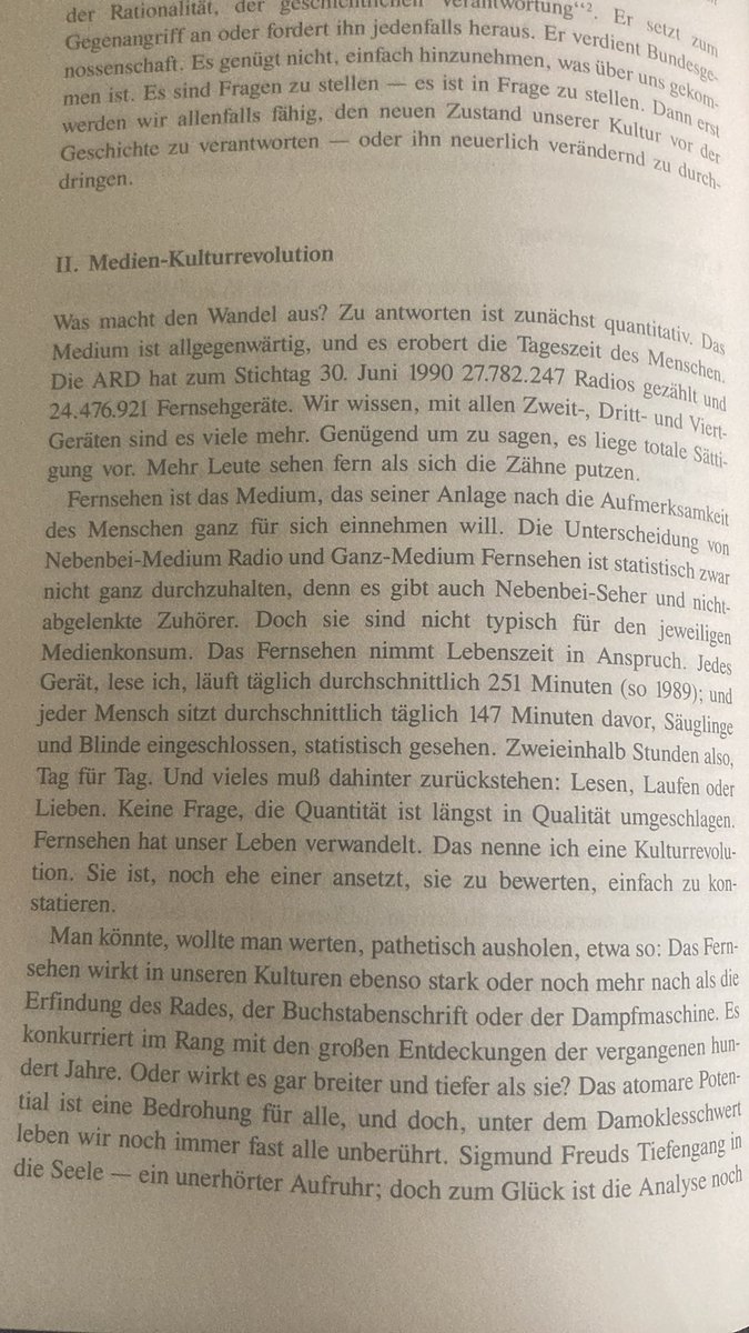 TonyPacyna's tweet photo. Wie das wohl heute ist? „Das Fernsehen nimmt Lebenszeit in Anspruch. … Und vieles muss dahinter zurückstehen: Lesen, Laufen und Lieben.“ https://t.co/x5fdT7hhB5