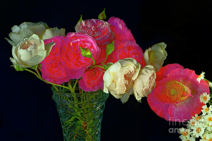 #Pink #Roses In A Crystal Vase.
#print options -  buff.ly/3NO2NLM
 #stilllife #fineart #homedecor #buyart #artforsale #wallart
 #alexander_vinogradov_photography #AlexanderVinogradov
#summer #happy #flowers