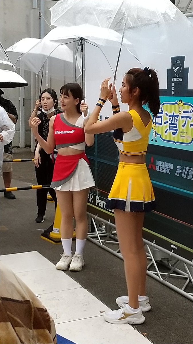 QuintetYou's tweet photo. 本日は🇹🇼台湾デー
台湾チアとの撮影会途中に豪雨☔️
あとは阪神が勝ちますように。
#阪神タイガース
#甲子園球場
#台湾
#台湾デー
#台湾チア https://t.co/IcDxJmsQLa