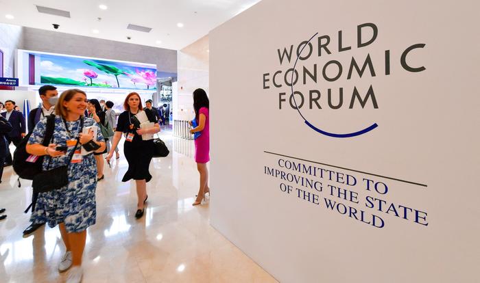 On June 27th, Premier #LiQiang addressed the opening plenary session of the 14th Annual Meeting of the New Champions, also known as the Summer @Davos  Forum, in #Tianjin. He called for enhanced global #cooperation and emphasized the importance of peace and stability for achieving…