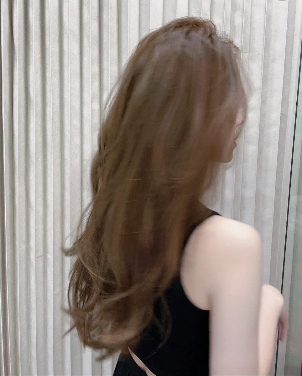 有时候，在乎得太多，对自己而言也是一种折磨。 心微动，奈何情已远，物也非，人也非，事事非，往日不可重