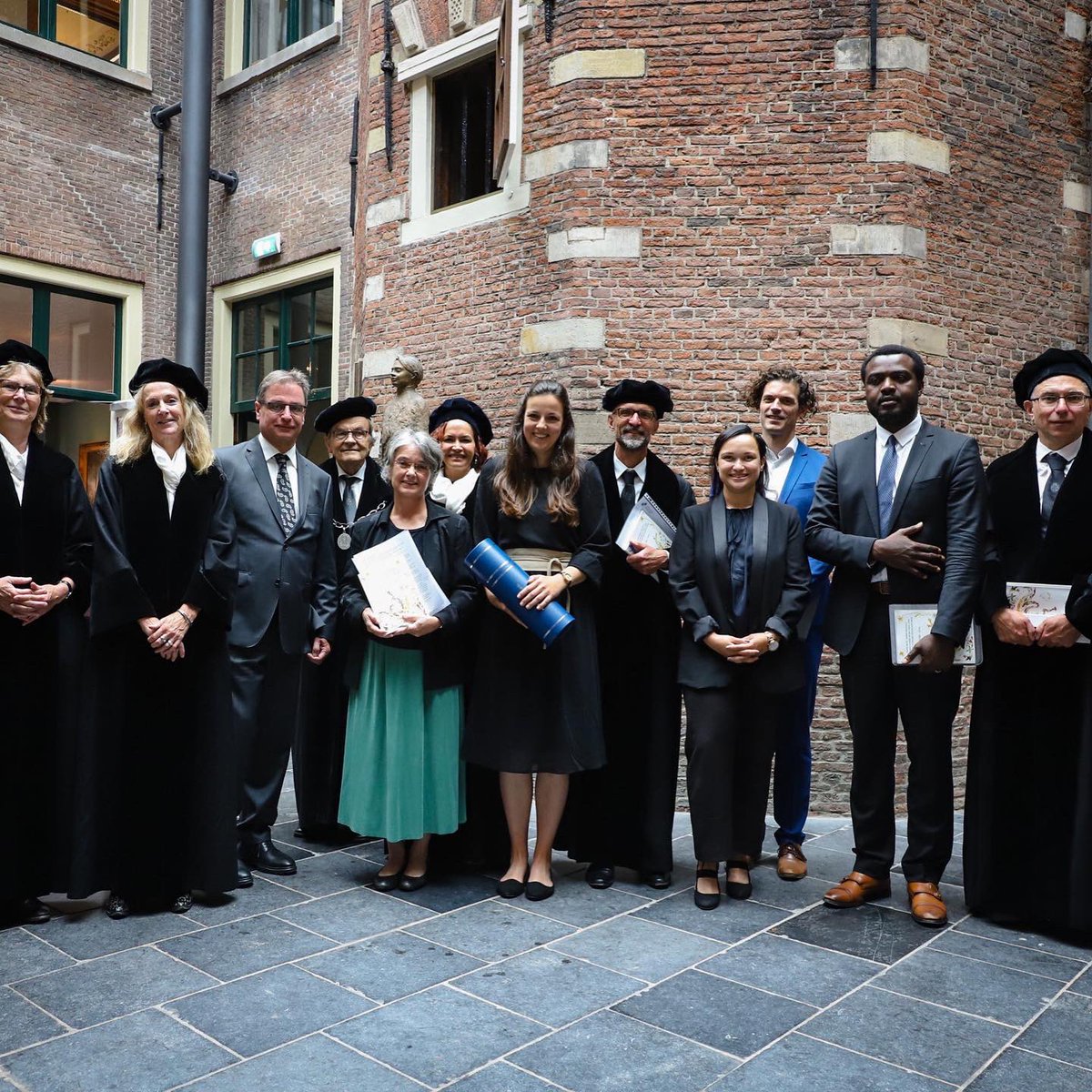 PytsjeHoekstra's tweet photo. Yesterday I successfully defended my PhD thesis on sensitive circulating antigen diagnostics for schistosomiasis @LUMCPara. Many thanks to my supervisors, family, friends and colleagues for making it a very special day!

Full thesis available here👇🏻
https://t.co/P0vgef6Nmk https://t.co/M14aRkW2OM