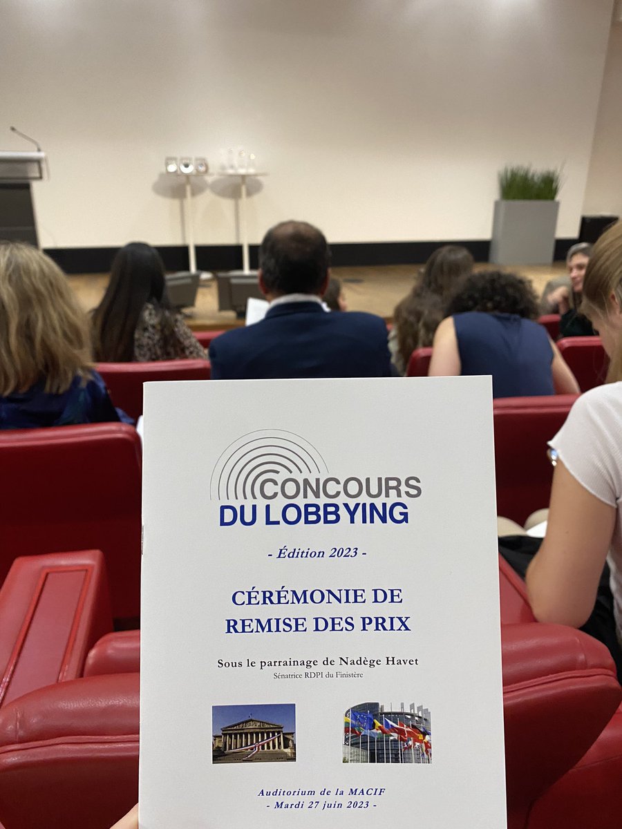 JLobbyistes's tweet photo. Les @JLobbyistes étaient présents hier soir à la cérémonie de remise des prix du Concours du #Lobbying organisé par @SpinPartners. Une opportunité pour les étudiants de travailler sur des projets concrets de #lobbying. Félicitations aux gagnants pour la qualité de leur travaux ! https://t.co/VwOOHqChgt