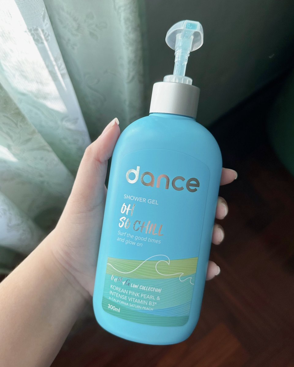Punponny's tweet photo. อาบน้ำแล้วหอมฟุ้งมากก กับ #danceTH Shower Gel ขวดสีฟ้า กลิ่นดอกออริสหอมละมุน เทคเจอร์เป็นเนื้อกลิตเตอร์วิ้งๆ🫧 จากส่วนผสมธรรมชาติหลังอาบน้ำเสร็จคือผิวเนียน ฉ่ำโกลว์ ไอเลิฟ🩵 #แดนซ์ทุกมู้ดสุขทุกโมเมนต์ #อัพมู้ดบูสท์ผิวโกลว์ #ใช้ดีบอกต่อ https://t.co/eJZTJgq6Kz