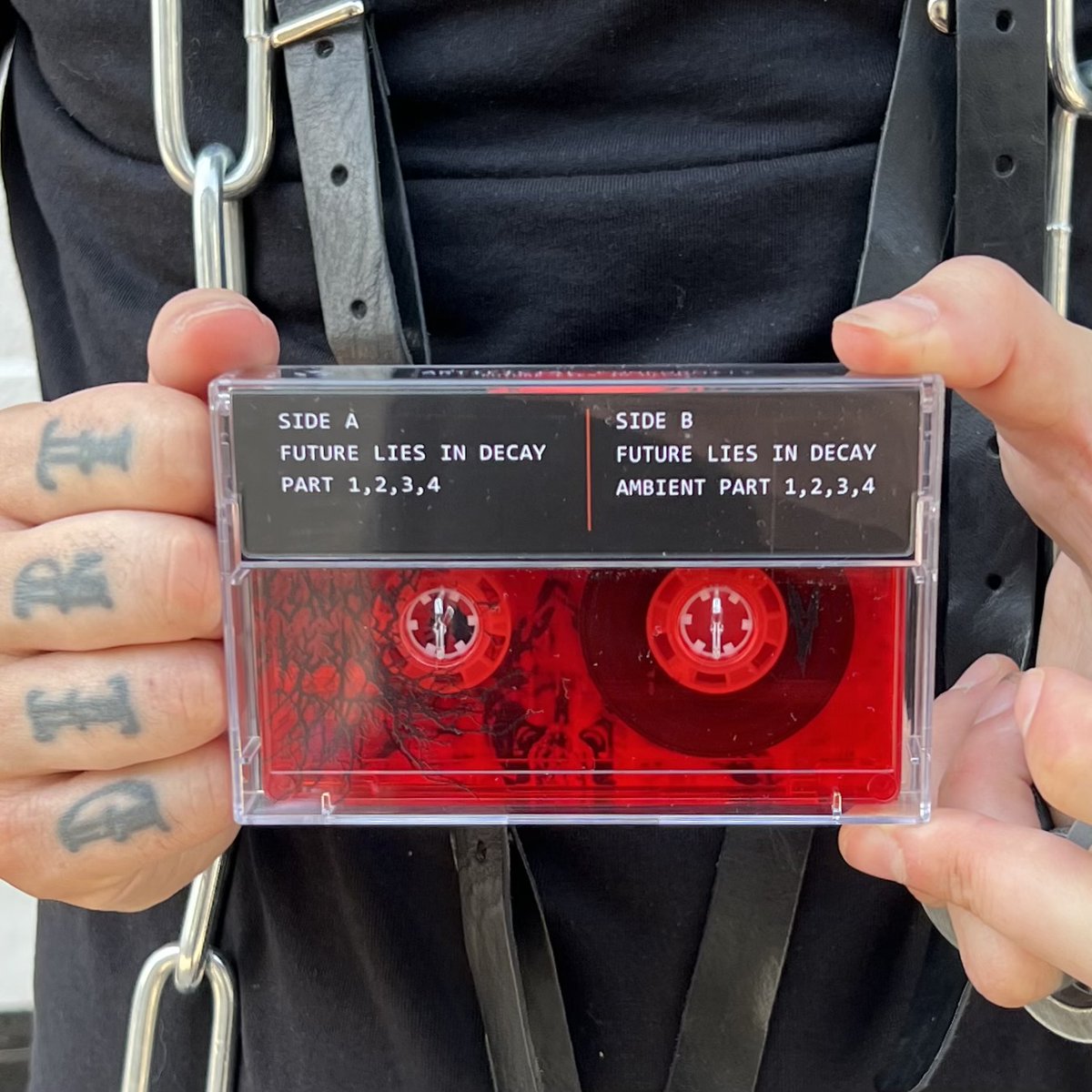 Launch offer! Future Lies in Decay C60 Cassettes available for £10 each + shipping. 

rvk.to/futureliesinde…

#hardtechno #darktechno #undergroundtechno #industrialtechno #londontechno #experimentaltechno #gothictechno #hauntedtechno #darkravers  #rvk36