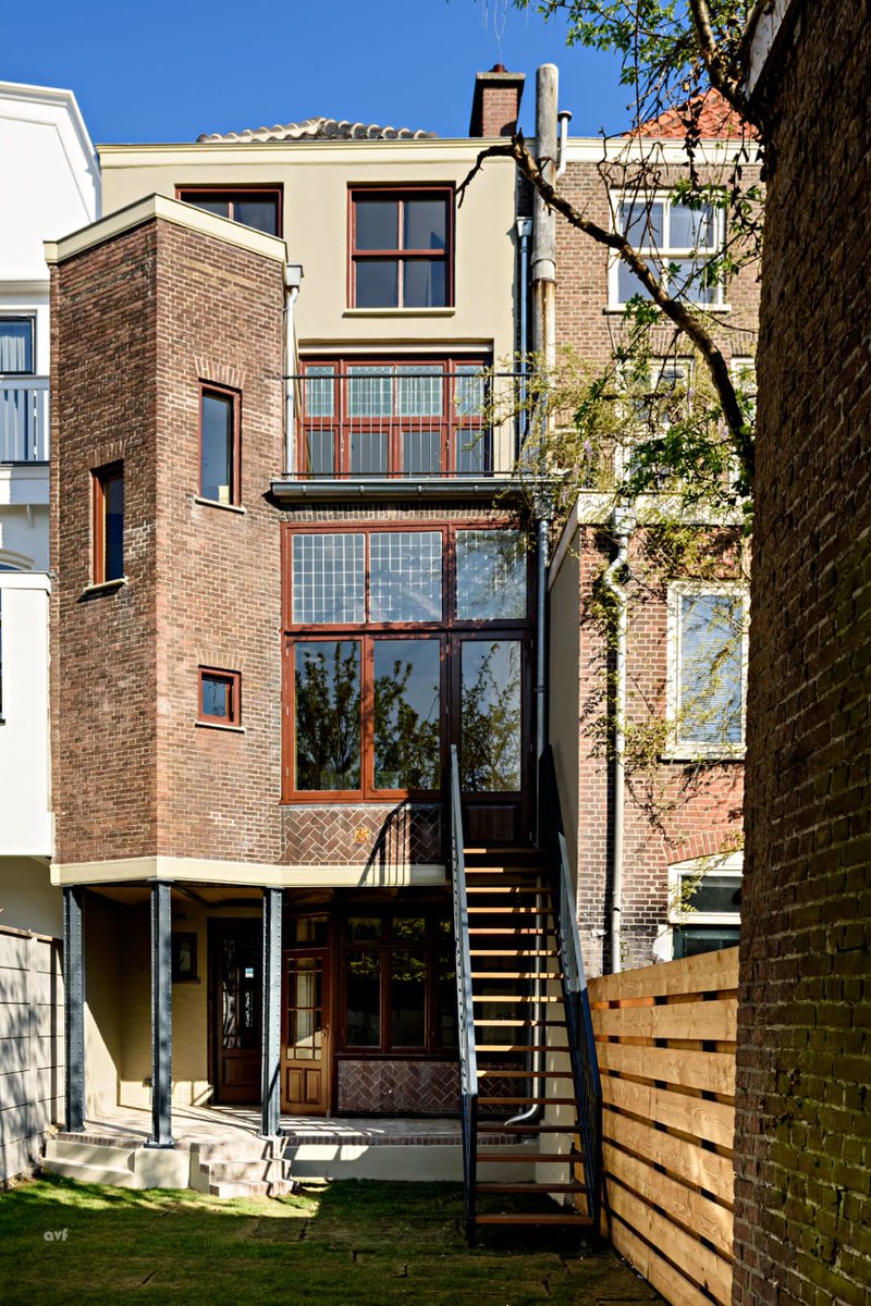 Kom binnen in 1902! Huis De Quack in #DenHaag is 1 en 2 juli open voor #bezoek. Hier #beleef je hoe begin 20ste eeuw de gegoede #burgerij woonde in de #stad. En bovendien vind je in #huis overal prachtige #details. Wees #welkom dit #weekend! hendrickdekeyser.nl/museumbezoek/h…