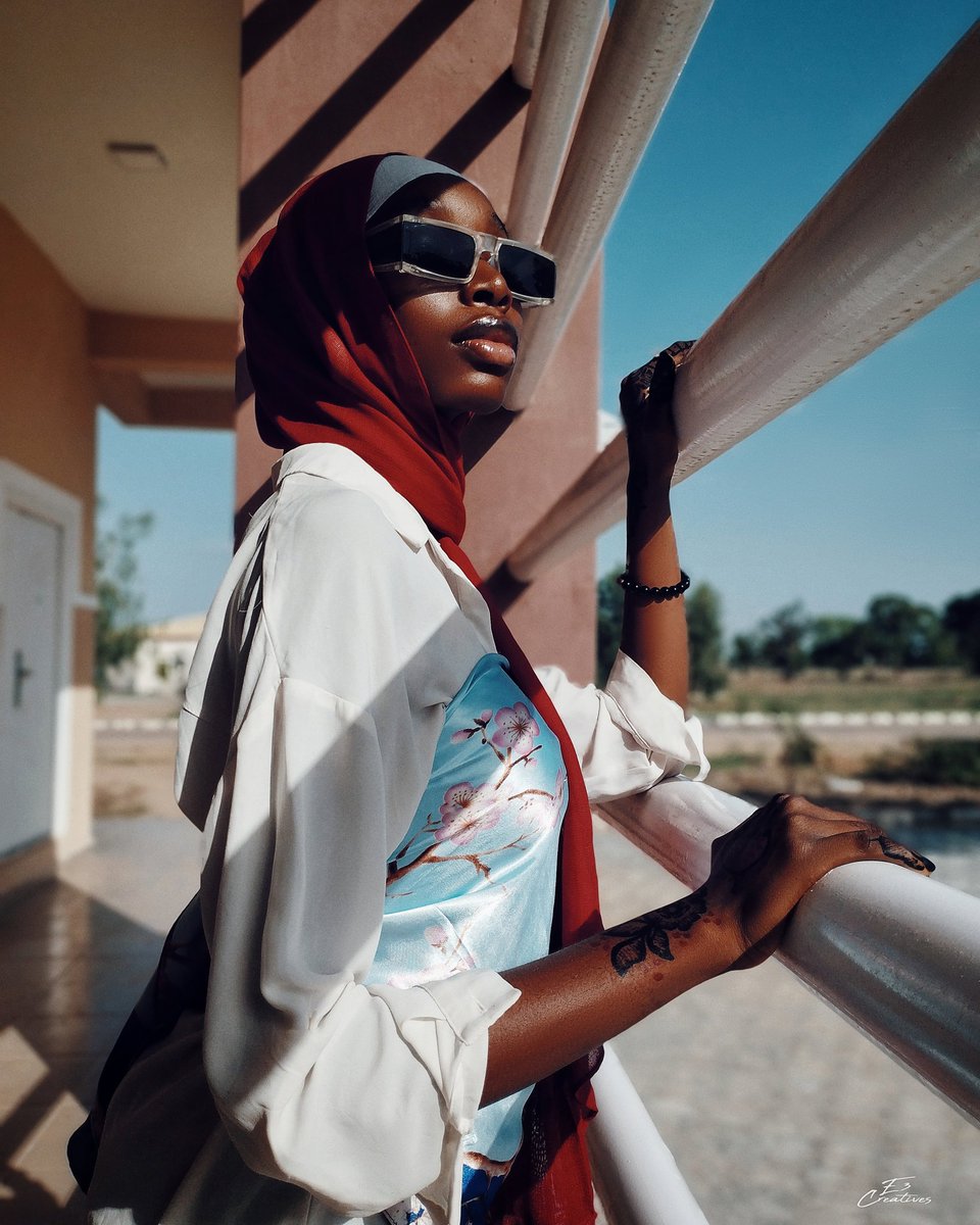 'Timeless Style.' 🔴⚪🔵
Shot on 📲 Xiaomi 
.
.
.
.
#fashiondesigner #fashionblogger #fashionstyle #style #fashionphotoshoot #fashion #photooftheday #photography #nigeriaphotographershub @XiaomiNigeria