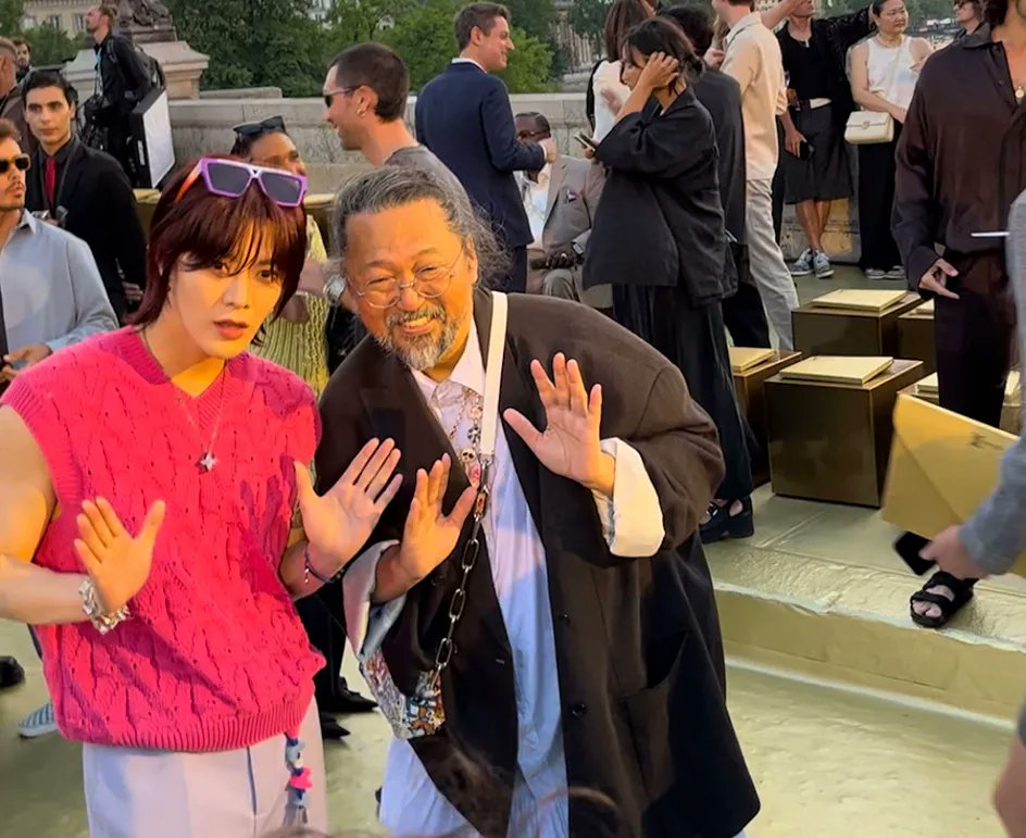 WWDJAPAN update #YUTA   #中本悠太

2024 Spring/Summer Men's Collection Coverage 24:00 Vol. 4

The picture of Yuta with Takashi Murakami as one of the main highlights under the Louis Vuitton category here.

#LVMenSS24 #LVMenSS24xYUTA 
#LouisVuitton