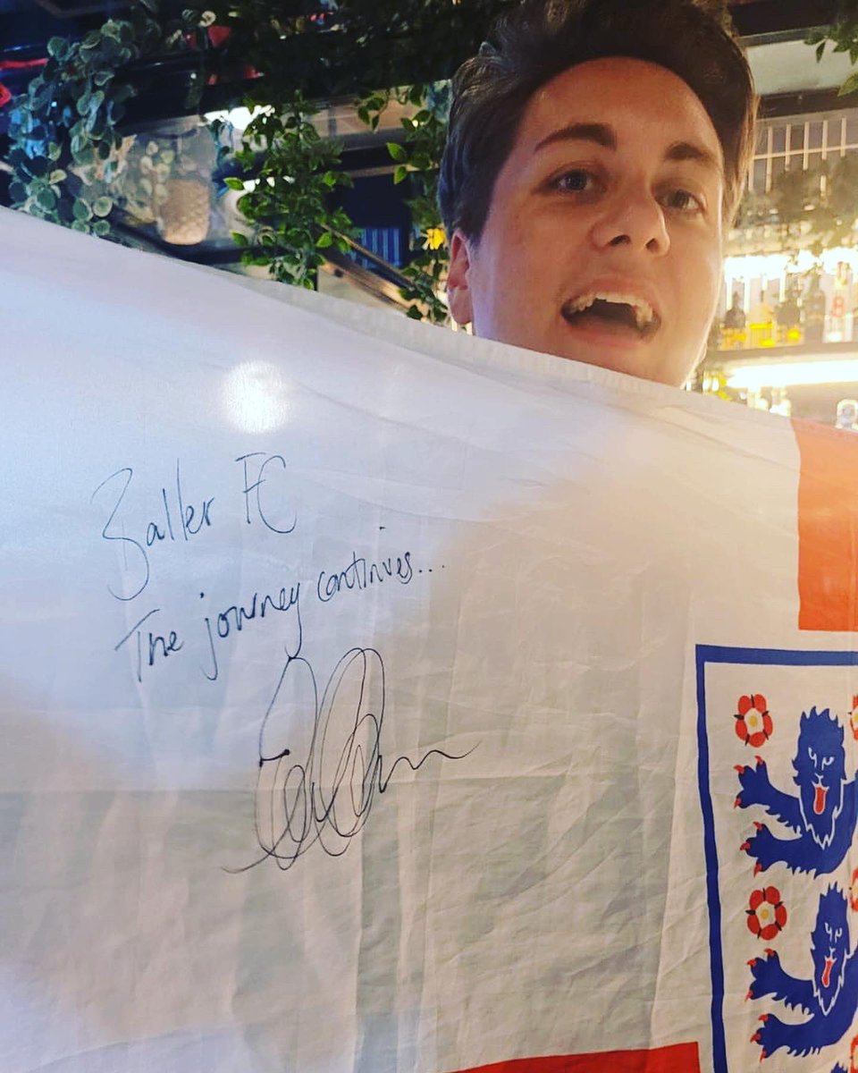 🚨Always meet your heroes🚨We were so honoured to meet <a href="/leahcwilliamson/">Leah Williamson</a> last night at our great mates <a href="/ThisFanGir1/">This Fan Girl</a> event discussing progress in women’s football and gift her our first World Cup scarf🧣It was such a pleasure meeting you Leah - you’re always welcome at Baller ❤️
