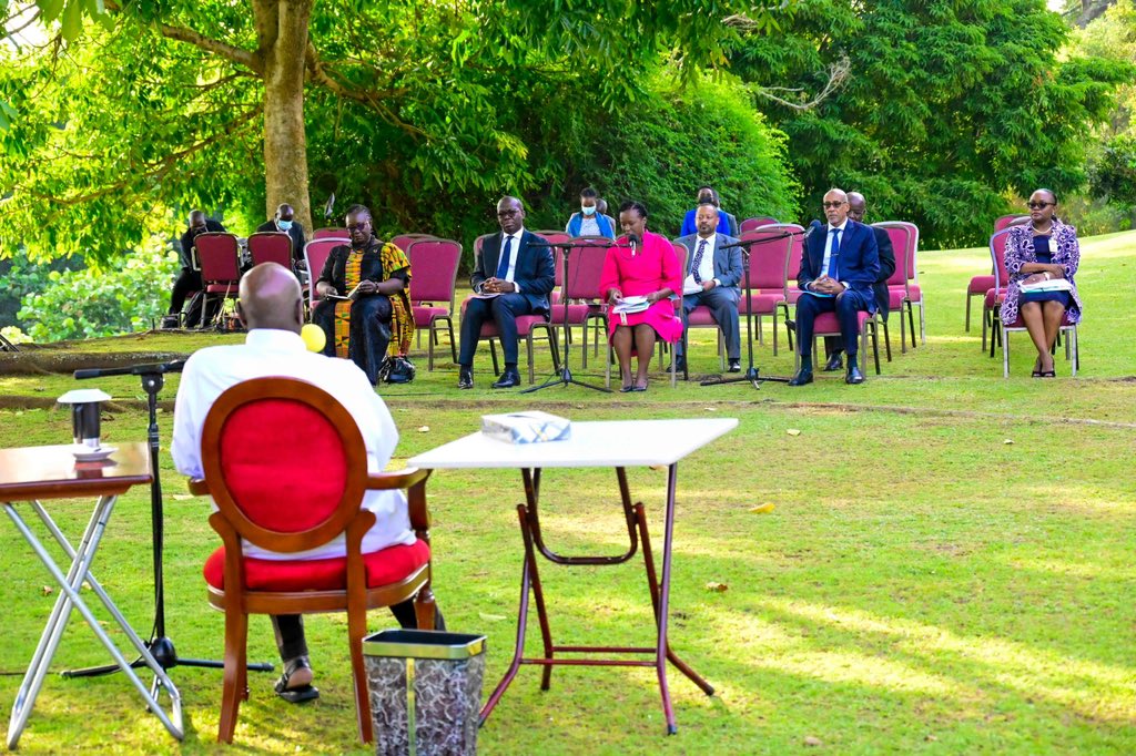 KagutaMuseveni's tweet photo. H.E Susan Ngongi Namondo, the UN Resident Coordinator and her group of  UN agency Representatives visited me at Entebbe. 

I was pleased that they are willing to support us in our initiative to get the remaining 38% of our population out of “Okukolera ekidda kyonka” (subsistence farming) to the money economy.

We held discussions on various topics like the upcoming NAM summit, the refugee situation in Uganda, security in Eastern Congo and the implementation of the  PDM project, etc. 
I thank them.