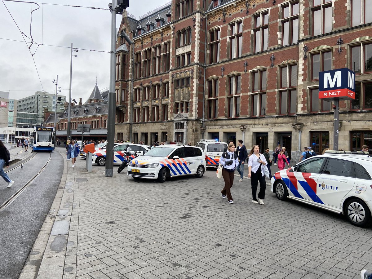 AlbertJan Bloemendal (@albertjanb) on Twitter photo De #politie in #amsterdam gebruikt de uitgang van CS als parkeerterrein. Er komen hier duizenden toeristen voorbij. Eerste indruk van Nederland?
<a href="/politie/">Politie Nederland</a> De #politie in #amsterdam gebruikt de uitgang van CS als parkeerterrein. Er komen hier duizenden toeristen voorbij. Eerste indruk van Nederland?
<a href="/politie/">Politie Nederland</a>