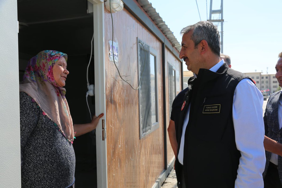 📍 Gaziantep • Nurdağı

Bayram sevincini Nur 1A Konteyner Kentinde misafir ettiğimiz afetzede kardeşlerimiz ile paylaştık; hem bayramlaştık hem hasbihal ettik.

Afet izlerini hep birlikte siliyoruz! 🇹🇷