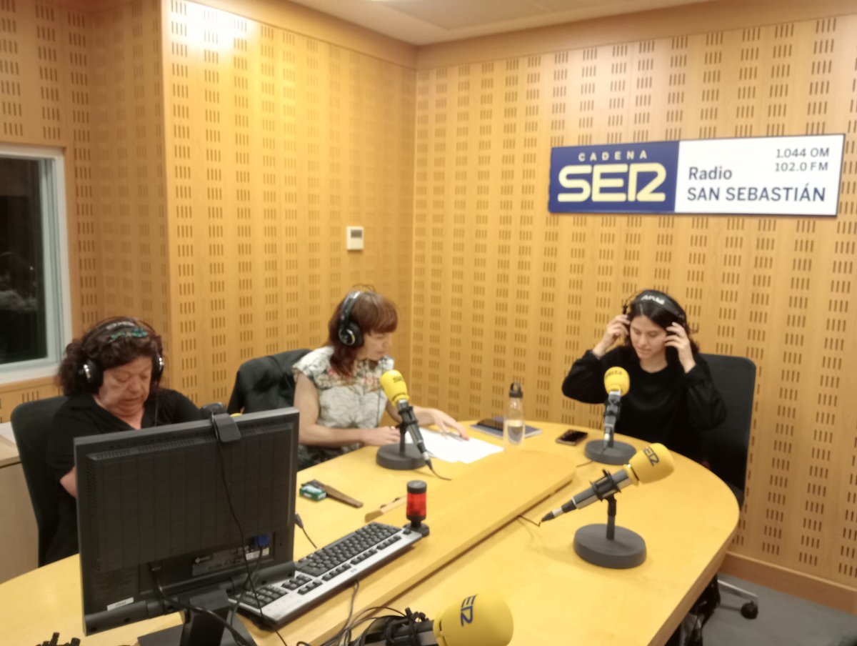 <a href="/La_SER/">Cadena SER</a> <a href="/SEReuskadi/">Cadena SER Euskadi</a> <a href="/artaziakoop/">Artaziak</a> <a href="/gordegia/">Gordegia</a> <a href="/kongresua/">AFIT Antropologia Feminista Ikerketa Taldea</a> <a href="/DSSEmakumeenEtx/">DSSEmakumeen Etxea</a> <a href="/MertxeTranche/">Mertxe Tranche</a> 📻Kearen Artxibogileak, <a href="/La_SER/">Cadena SER</a>|en izan ziren <a href="/AngelsBarcelo/">Àngels Barceló</a> kazetariarekin.  Mila esker! 

📻Las Archiveras del humo estuvieron ayer en <a href="/RadioSnSn/">Radio San Sebastián</a>, <a href="/La_SER/">Cadena SER</a> con <a href="/AngelsBarcelo/">Àngels Barceló</a>. Muchísimas gracias. 

🎧➡️cadenaser.com/audio/16879293…