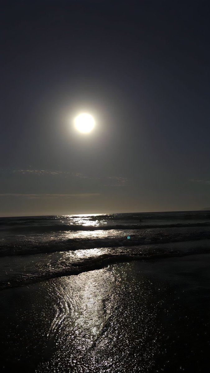 عيدكم_مبارك متابعيني
المحترمين الراقيين ..😍
وكل عام وأنتم وأهلكم
وأحبتكم بكل خير وصحة
وسعادة ..🎊🎁🎉🌷🌹