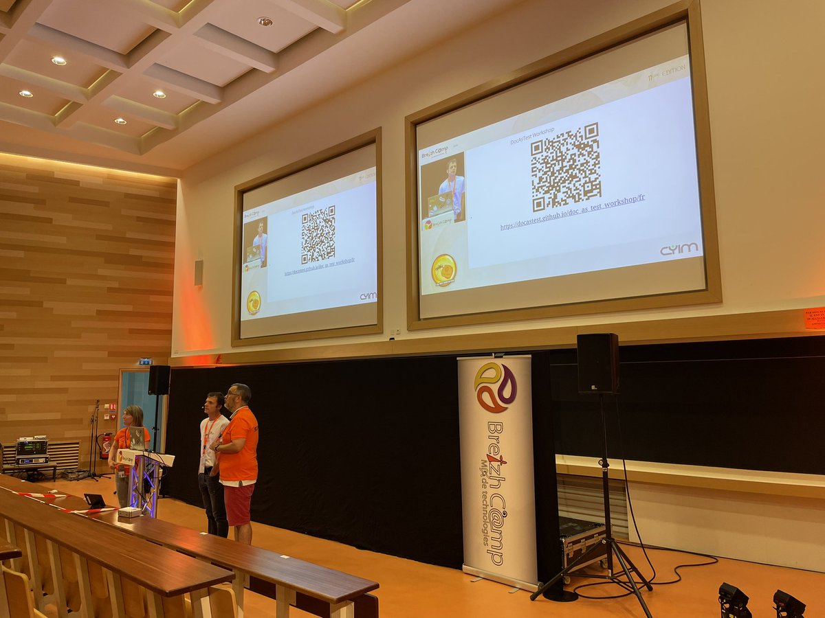 Après un peu de bricolage avec @Tarcaye pour monter le stand <a href="/SHODOioFR/">Shodo</a>. C’est parti pour le <a href="/breizhcamp/">BreizhCamp</a> ! DocAsTest workshop avec <a href="/sebfauvel/">Fauvel Sébastien</a>.