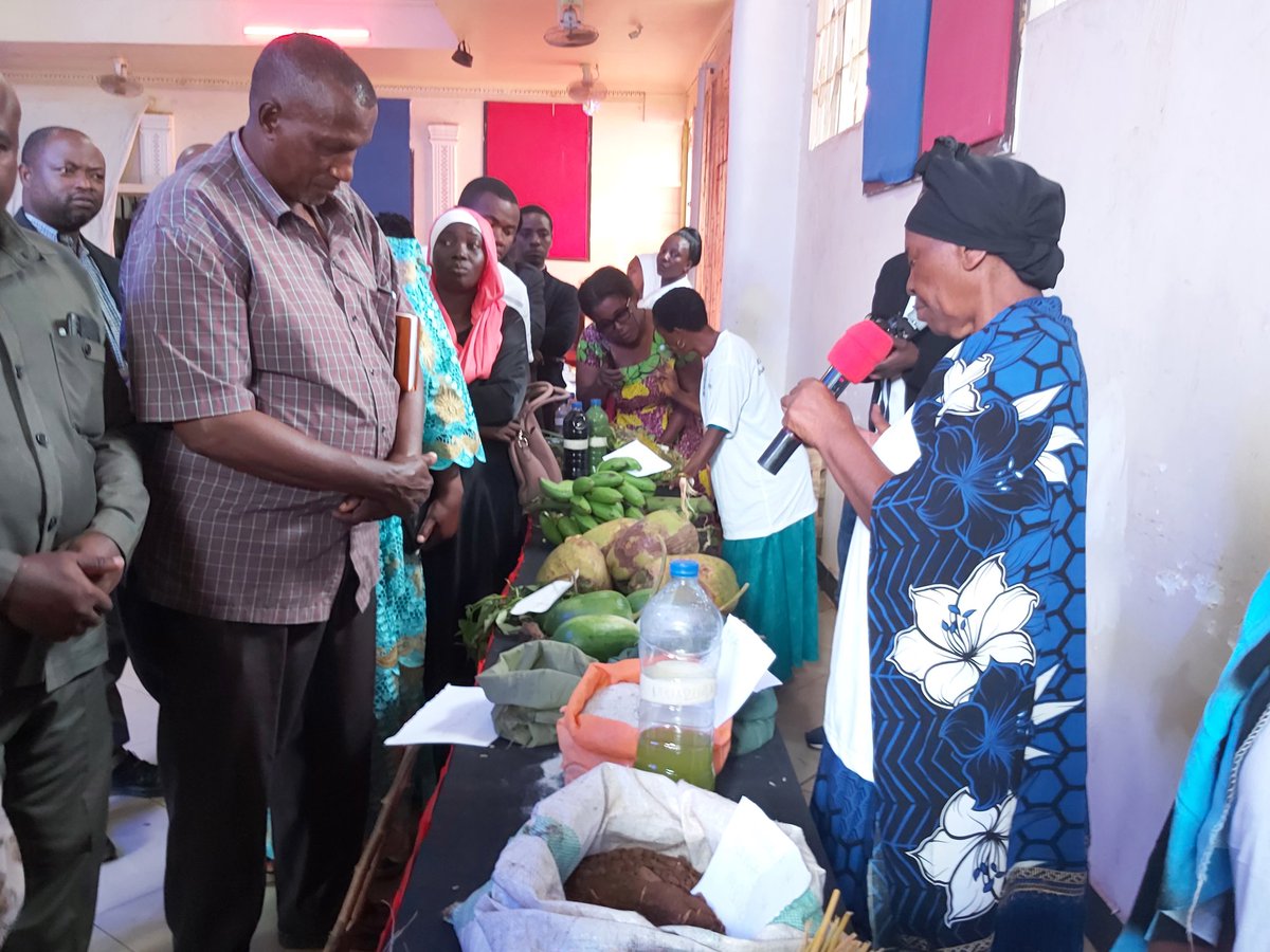 ActionaidTz's tweet photo. Kilosa Council Chair Mr. Sumari accompanied by other delegates on gallery walk meeting project's beneficiaries, ahead of the event  inaguration.
@EsaffHQ @ANSAFForum
@Forumcctza @mviwamoro5

#NaturalSeedForFooodSecurity https://t.co/qdaRoI7rGI