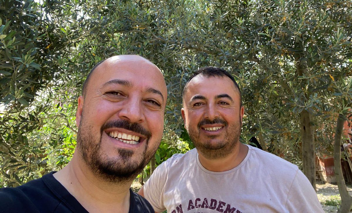 Kurban Bayramı Klasiği…
Küçük kardeşimizin çalışıyor olması sebebiyle aramızda olamasa da abileri olarak kurbanlarımızı kestik. 
Kestiğimiz kurbanların kabul olması dileğiyle…
Bütün İslam Aleminin Kurban Bayramı Mübarek olsun…