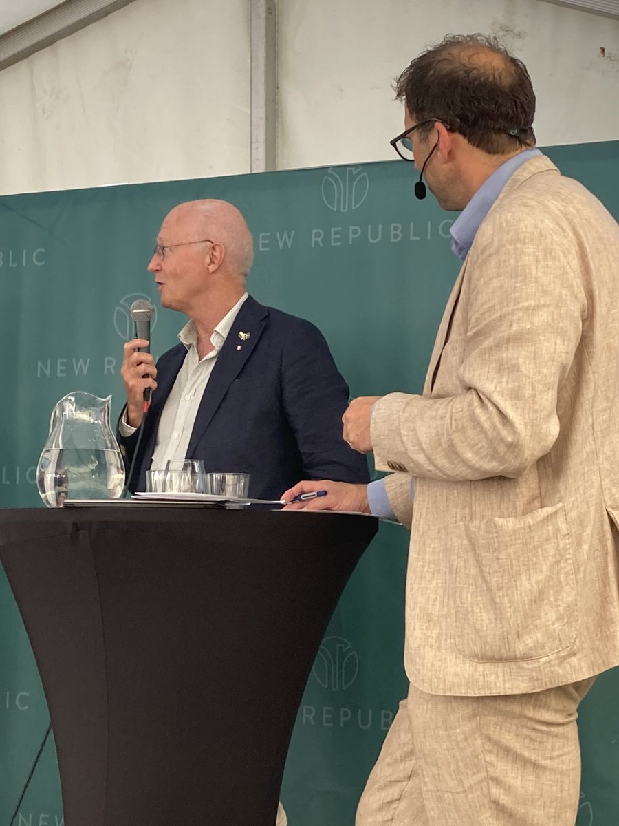 Rektor @orebrouni tycker det är bra att diskussionen inletts med politiken kring totalförsvaret - det har blivit uppenbart att det behövs säger rektorn efter att ha lyssnat på de deltagande politikerna #suhf #almedalen2023 Kan bara hålla med!