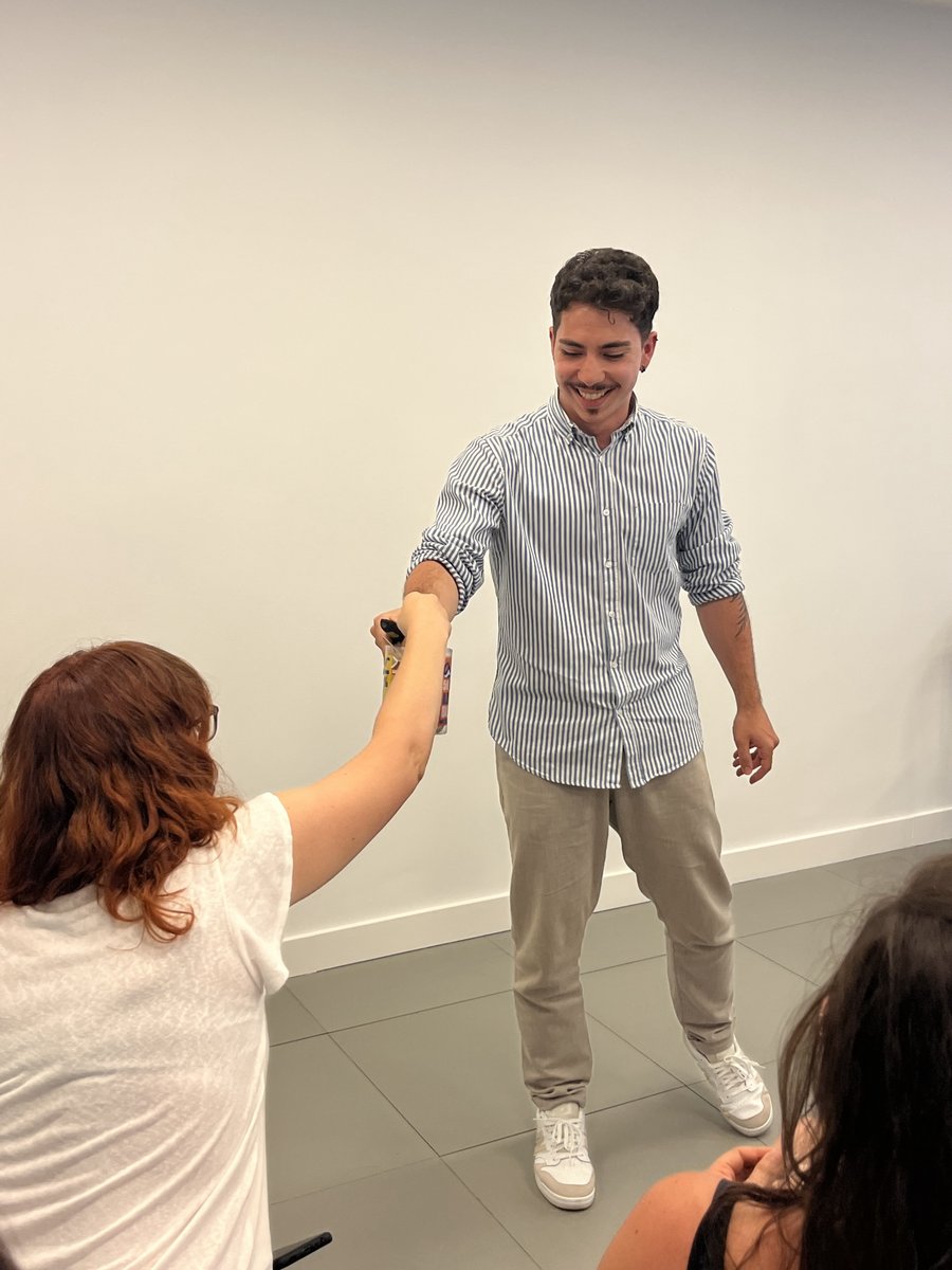 tellmewow's tweet photo. #WOWtalks 🤘🏻
Por segundo año consecutivo, el lunes nuestro game designer nos sorprendió con una charla dinámica en la que hemos aprendido teoría a través de ejemplos reales, muchos memes y recompensas 👏🏻🍭
Gracias @AngelHache_ y a todos los asistentes 🙌🏻
#evento #gamestudio https://t.co/W5c5sljqOD