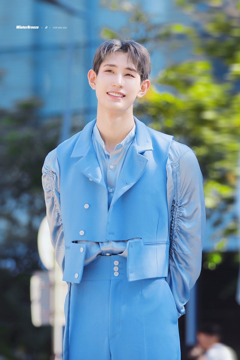 WinterBreezeKHS's tweet photo. HQ**230617 음중 미니팬미팅

빛나는 미모•́  ‿ ,•̀

#VAV #Lou #로우 #김호성 #호성 #2m
#브이에이브이 
#Subcönscióus #Subconsciou https://t.co/4byRy10BjG