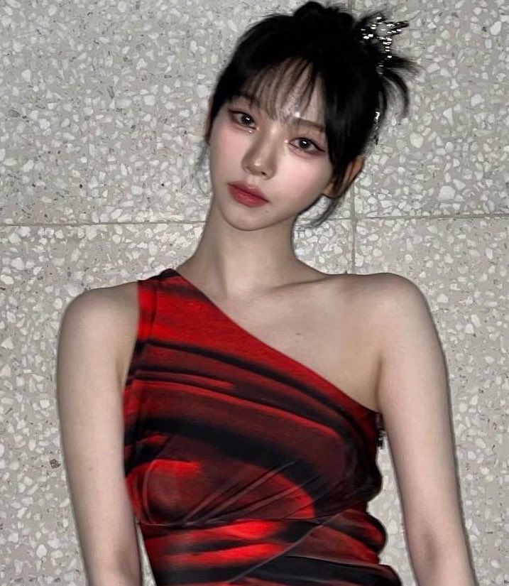 00sfeed's tweet image. red is their color ♥️