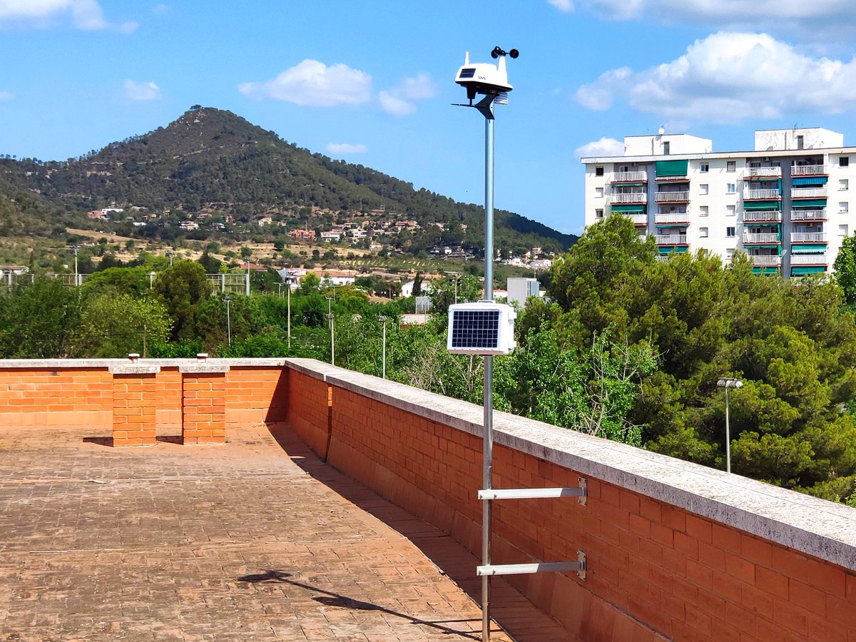 darrera_meteo's tweet image. ✅ DARRERA instal·la una estació #meteo municipal #VantageVue a #SantBoi.

📈 El sistema de comunicació #EnviroMonitor envia les dades per 4G a la plataforma online @Weathercloud per al seu accés en remot per part de #ProteccióCivil i de la ciutadania.

➡️ app.weathercloud.net/p0241717999?la…