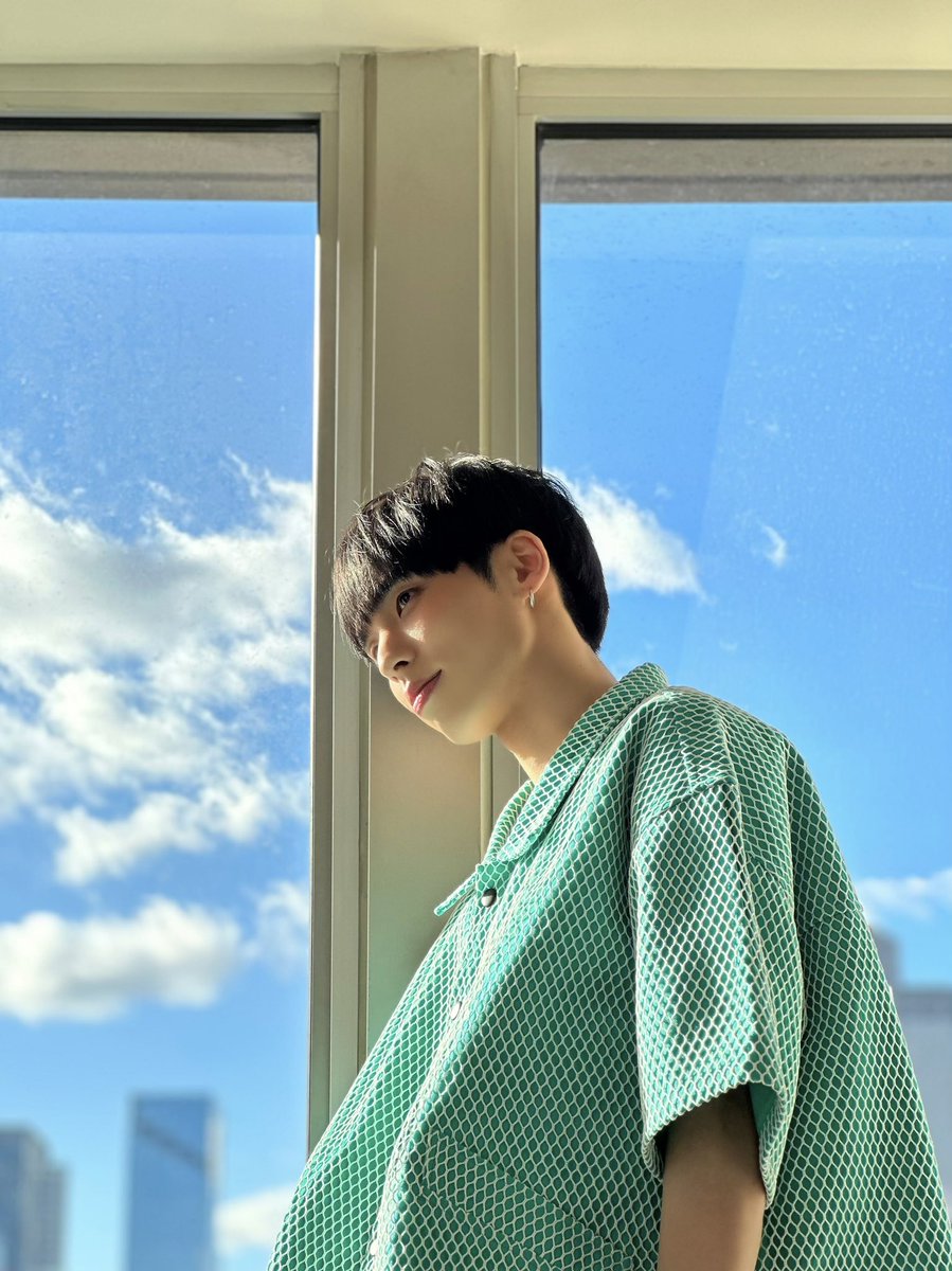 CIX_twt's tweet photo. 날씨 진짜 이쁘다 저때☀️
#CIX #FIX #BX #이병곤 #병곤 #평픽사💙 https://t.co/4RHXz4XVQj