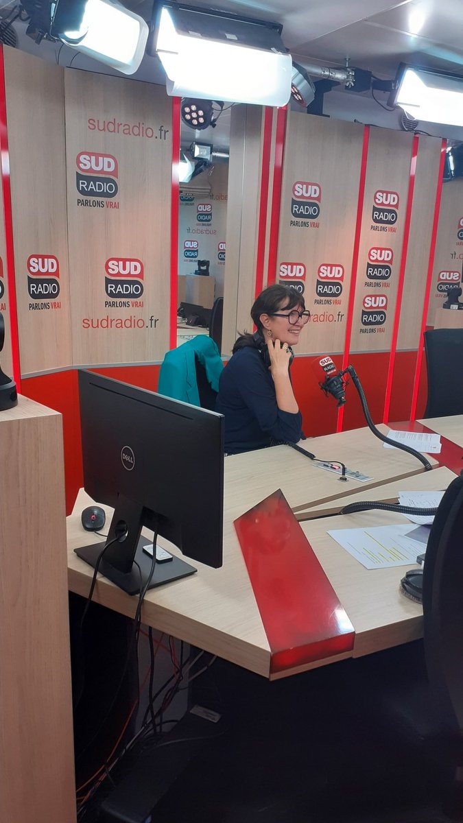 GuillemetteBC's tweet photo. En direct de @SudRadio au micro de @valerie_expert et @gillesgmann, Christine Cauquelin, Directrice des Chaînes Documentaires, Jeunesse et Animation CANAL+, pour évoquer la stratégie documentaire de @canalplus #CanalPlusDocs https://t.co/HuGROIaYva