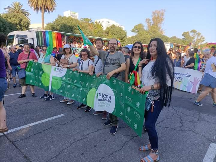 PIFE_'s tweet photo. Desde el Patronato Francisco Esteve apoyamos la marcha del día del orgullo LGTBI+, gracias al programa de ocio nos sumamos a este acto para reivindicar la visibilidad de tod@s.
❤️🧡💛💚💙💜¡Abre los ojos a la diversidad! Feliz día! https://t.co/PikxlNeKJt