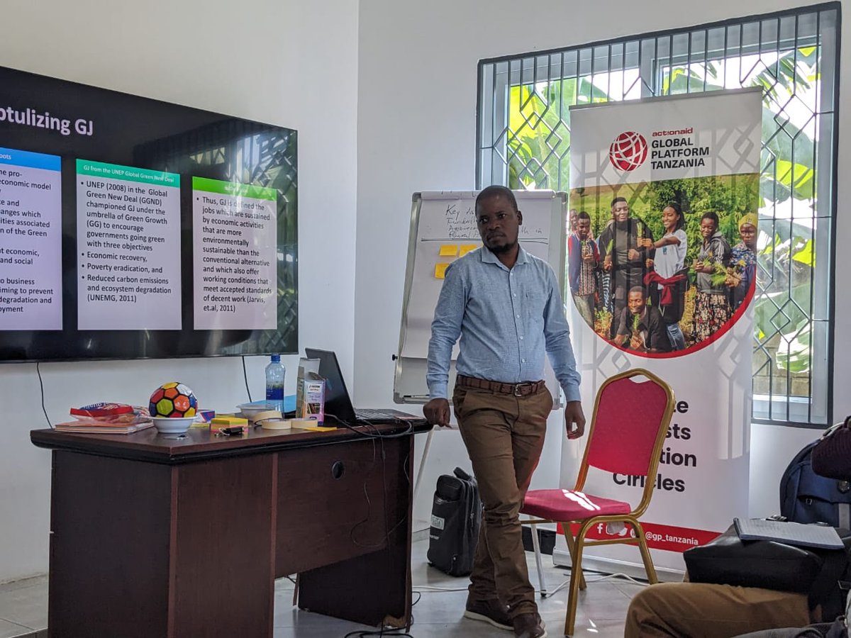 m_ondit's tweet photo. Speaking on #greenjob with youth, some overlapping discussions runs around the pathways to be taken. Should we go for a gree process or emphasize on having green products in the #greenjob value chain? https://t.co/es2ljF2P6k