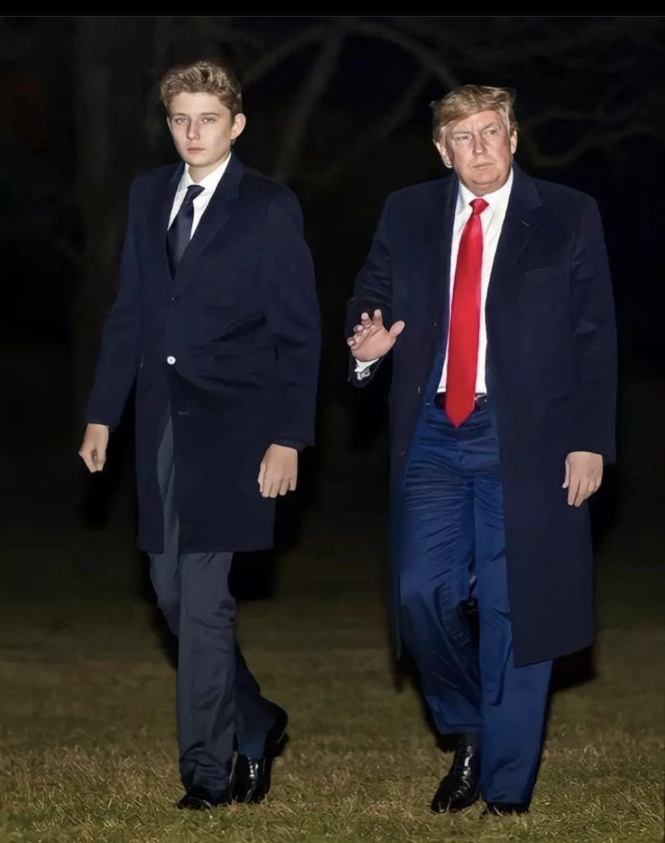 RT @MichaelDeLauzon: President Trump with son Barron on the South Lawn of The White house. Date unknown. https://t.co/AXtsMM2syo